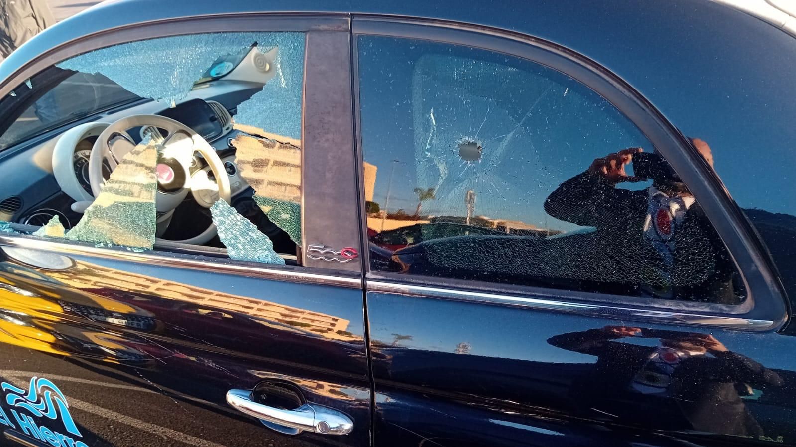 Coches de CICAR vandalizados en Costa Adeje