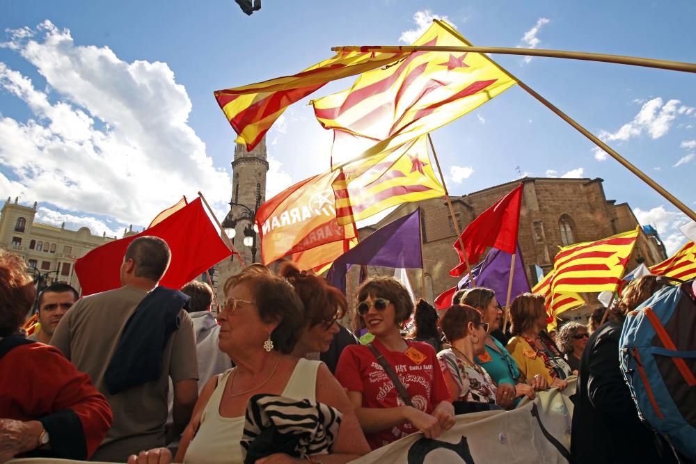 Manifestación en Valencia con motivo del 25 d'Abril