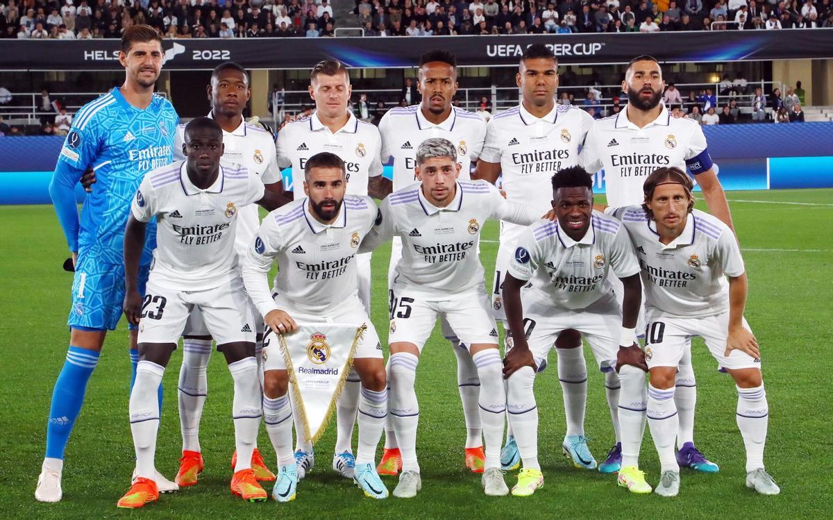 Helsinki (Finland), 10/08/2022.- The starting eleven of Real Madrid pose for photographs before the UEFA Super Cup soccer match between Real Madrid and Eintracht Frankfurt at the Olympic Stadium in Helsinki, Finland, 10 August 2022. (Finlandia) EFE/EPA/Mauri Ratilainen