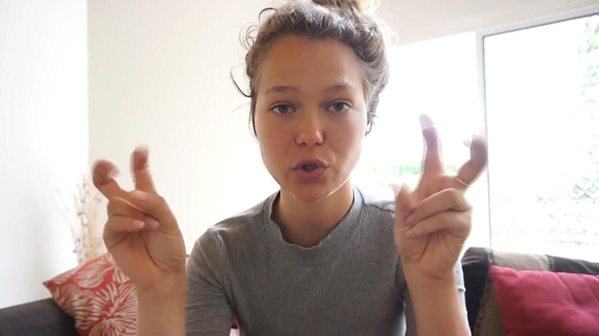 Essena O’Neill abandona les xarxes socials, i assegura que no és la vida real.