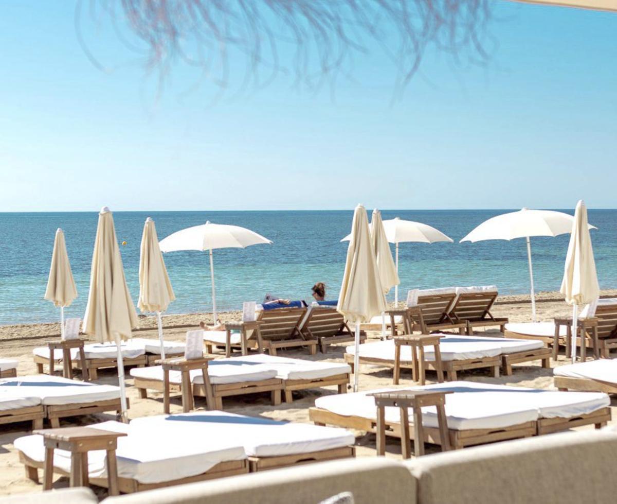 Un servicio exclusivo de hamacas para disfrutar durante todo el día. | FOTOS: BLUE SAND BY OHANA IBIZA