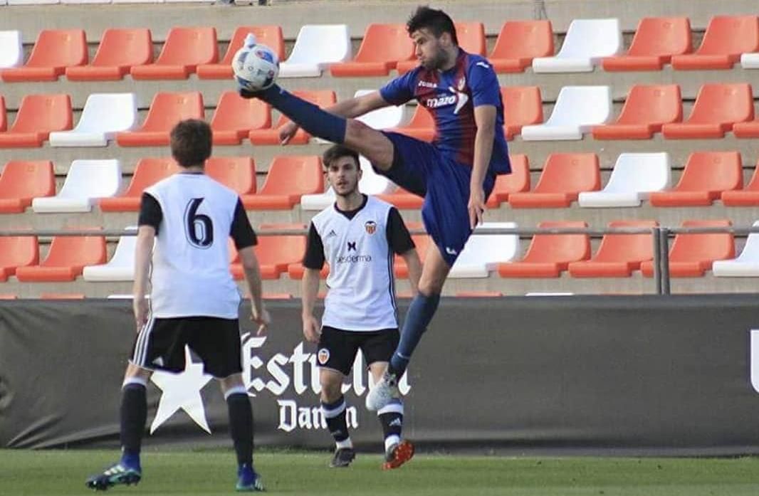 Tanque, en su etapa en el Juvenil A del Alzira.