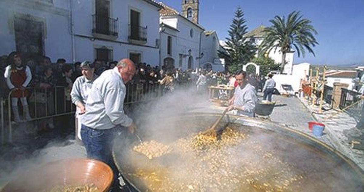 Paellas en la Feria de la Matanza del Municipio de Ardales que se celebra a finales de febrero
