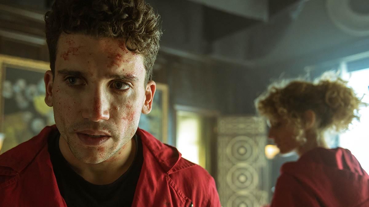 Jaime Lorente y Esther Acebo en una imagen de la serie 'La casa de papel'