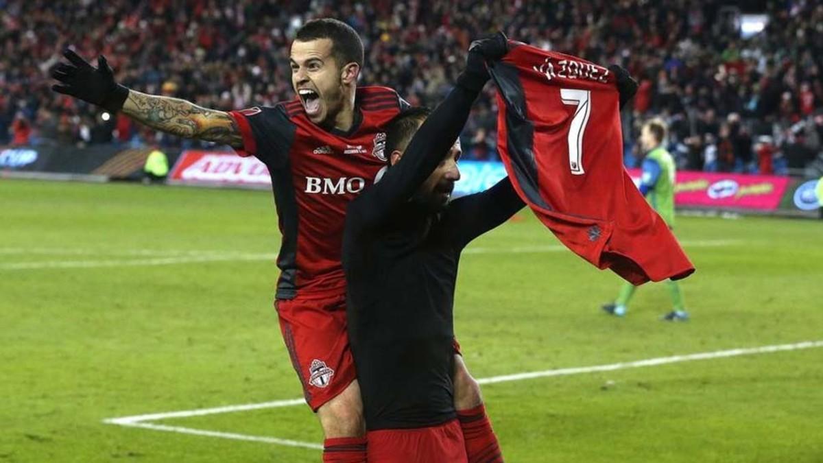 Así celebró Víctor Vázquez su gol, con el que el Toronto cerró la victoria y el título