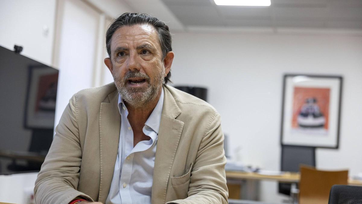 El conseller Alejandro Sáenz de San Pedro, durante la entrevista
