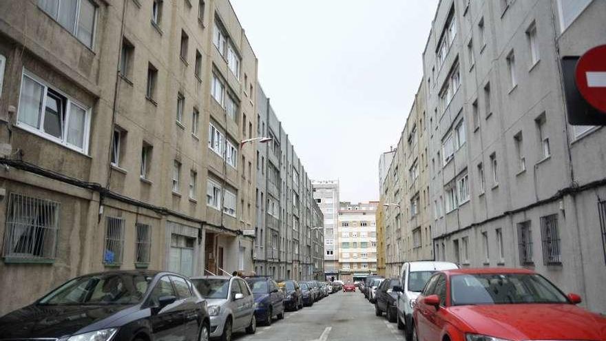 Las llamadas Casas de Franco, en el entorno de la ronda de Outeiro.