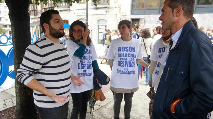 Empleados de La Auxiliar protestan a Rosón, hace un año.