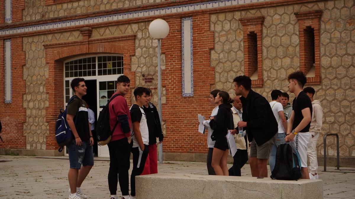 Estudiantes de la EBAU en la convocatoria de julio en el Campus Viriato.