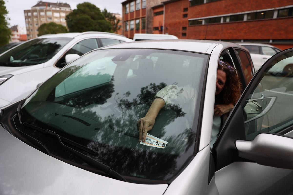 Reportaje, subida precio aparcamiento y zona de bajas emisiones en Avilés