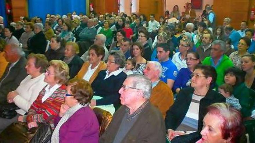 Algunos de los asistentes, ayer, a los encuentros de «Manos Curtidas» en Ribadesella.