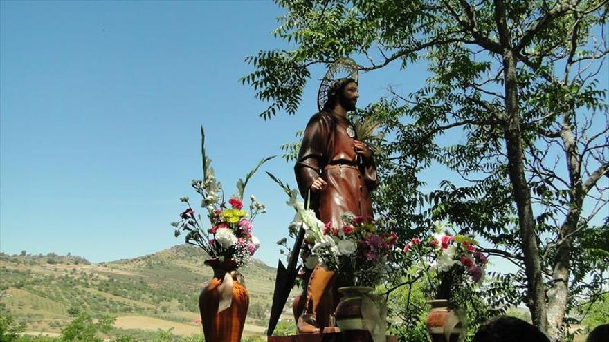 La festividad de San Isidro atrajo a numerosos romeros en torno a la ermita