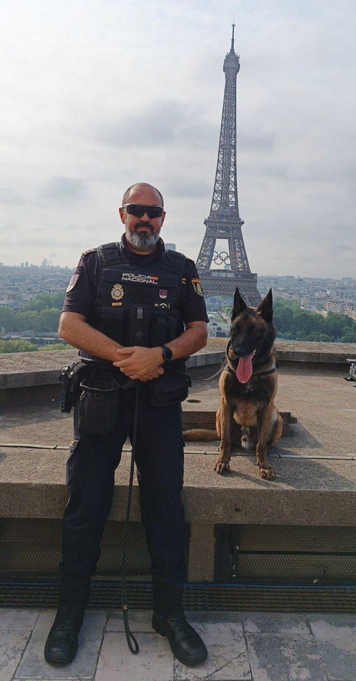 Pedro Roca con Max cuando fueron a trabajar a París, con motivo de la celebración de los Juegos Olímpicos.