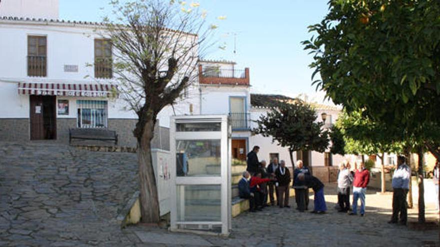 La plaza central se transforma en patio de vecinos.