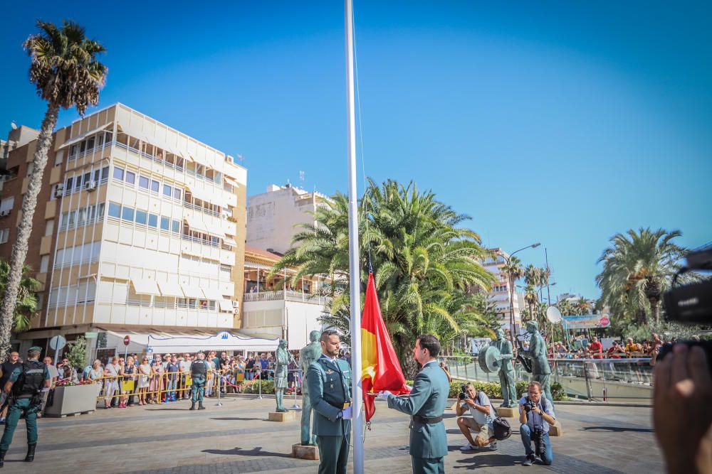 La Guardia Civil recibe un homenaje en Torrevieja