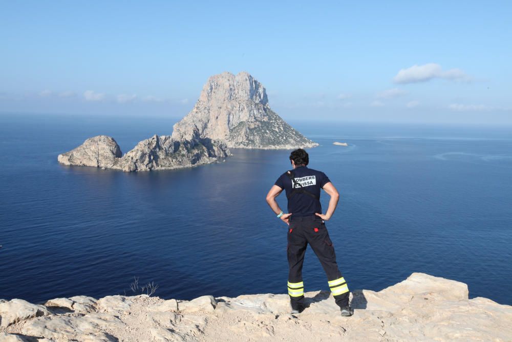 Fallece un hombre tras caer desde unos 140 metros en un acantilado de Ibiza
