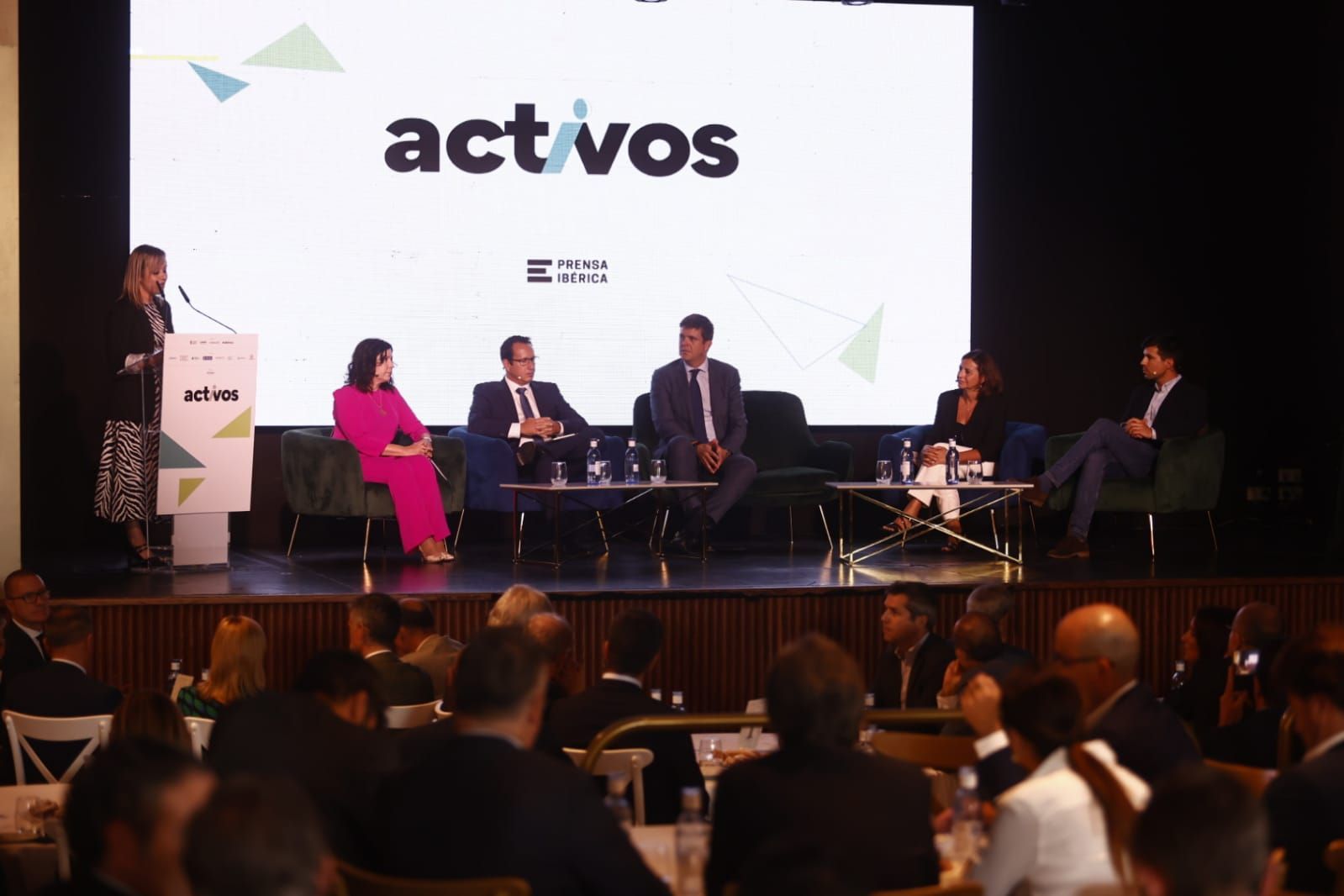 La presentación del suplemento económico 'activos' de Prensa Ibérica en València, en imágenes