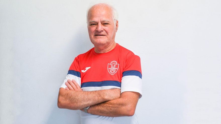 Jerónimo Hernández Balboa, el entrenador de porteros de la UD San Antonio que tiene 80 años
