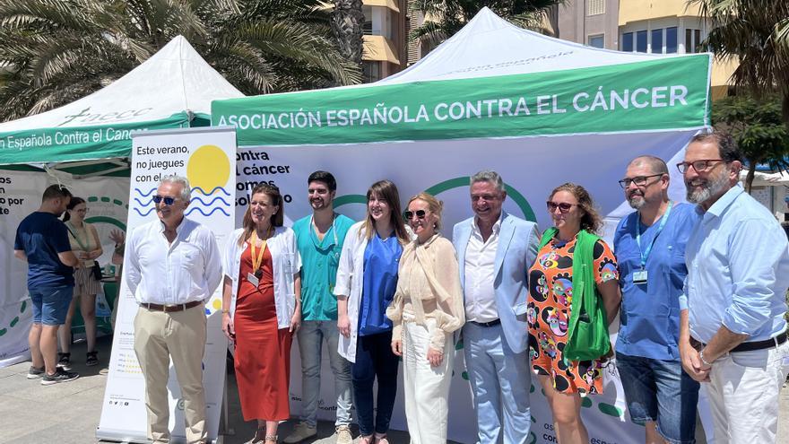 La Asociación Española Contra el Cáncer, a pie de playa contra el melanoma