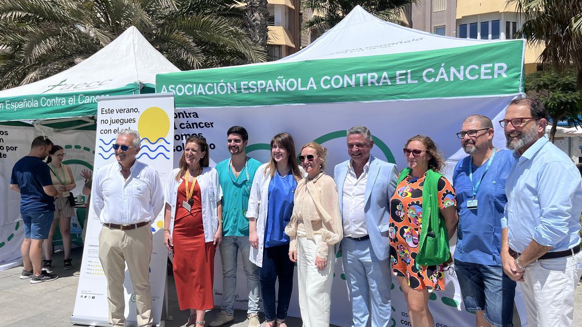 La AECC y la Consejería de Salud presentan en La Malagueta la campaña para prevenir el melanoma
