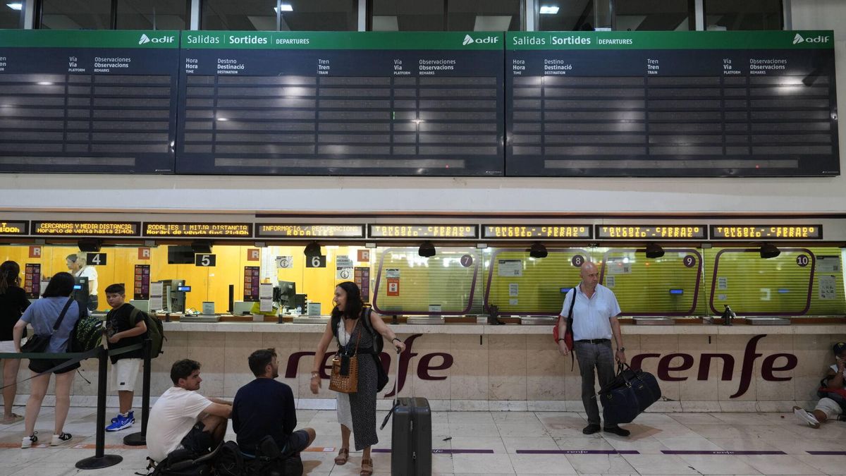 El riesgo de inundaciones cancela todos los trenes en Sants