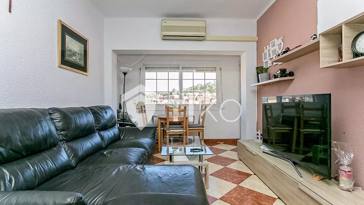 Chollazo de piso en Barcelona, amplio, luminoso y con terraza, por 139.900 euros