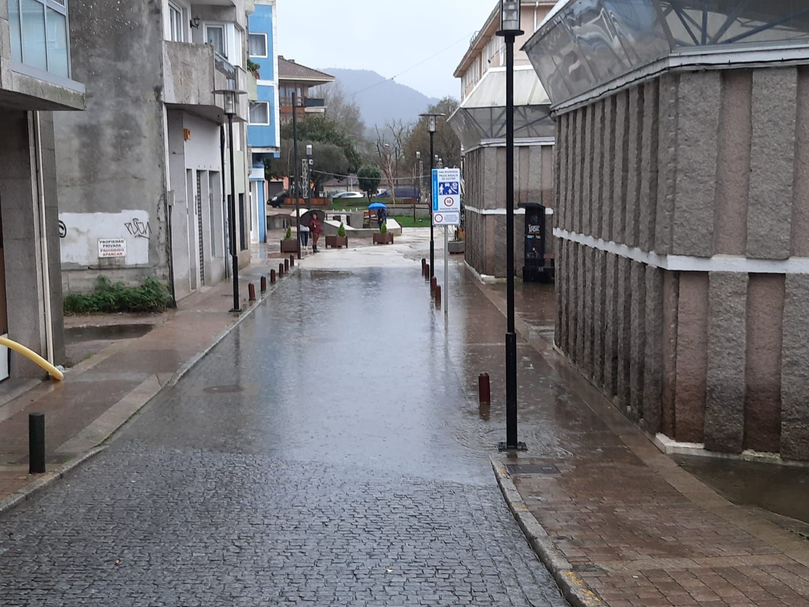 Así estrena el año Gondomar: inundaciones, caída de muros y calles cortadas