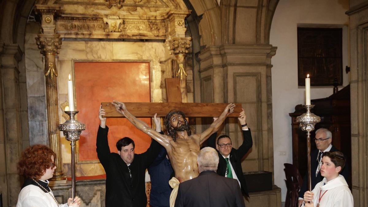 Vía Crucis de la Vera Cruz en la iglesia de San José, en imágenes