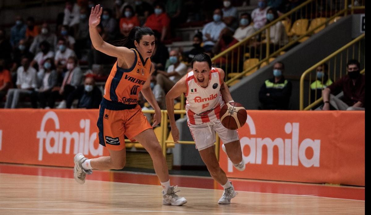 Leticia Romero en el partido de la previa de Euroliga en el verano de 2021 ante el Schio