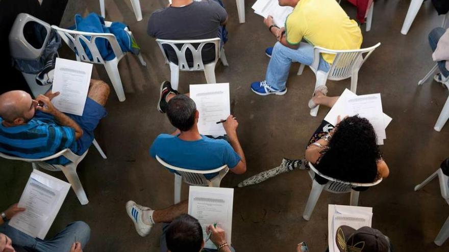 Aspirantes al plan de empleo de San Martín, durante las pruebas realizadas en 2013.