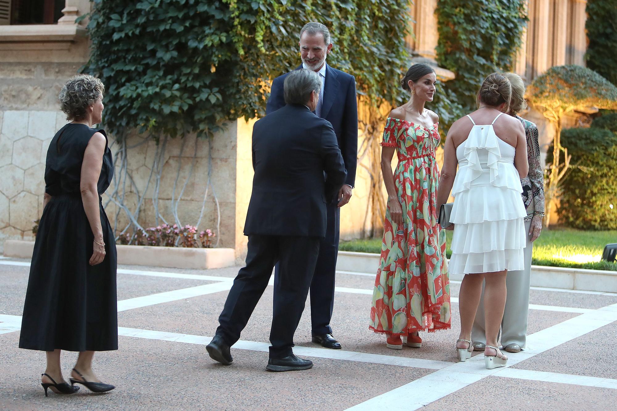 Marivent acoge por primera vez a la sociedad balear con los Reyes como anfitriones