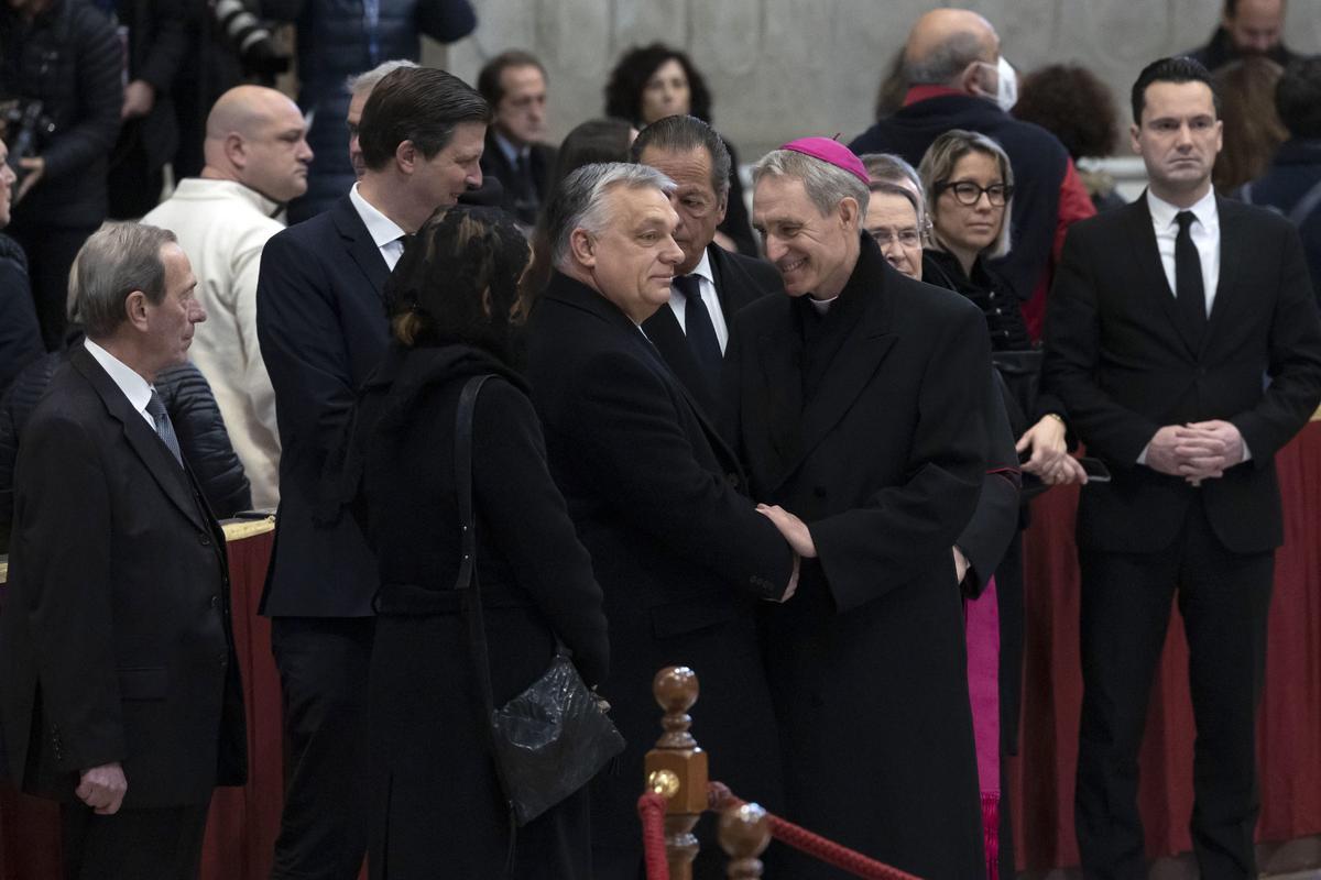 Georg Gänswein, el secretario del Papa Benedicto XVI en el funeral