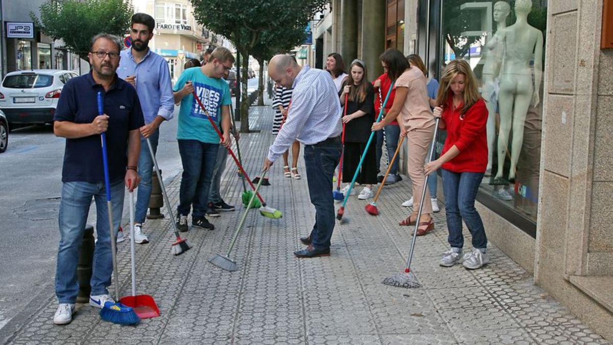 Acto de protesta en la calle Justo Martínez.  | // BERNABÉ