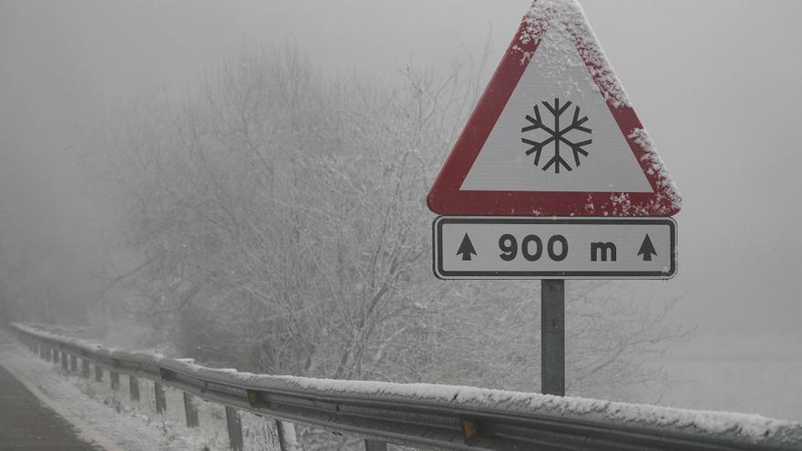 Situación de las carreteras en Castilla y León: la nieve y el hielo obligan a cerrar varios tramos