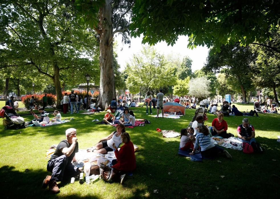 Martes de Campo soleado en Oviedo.