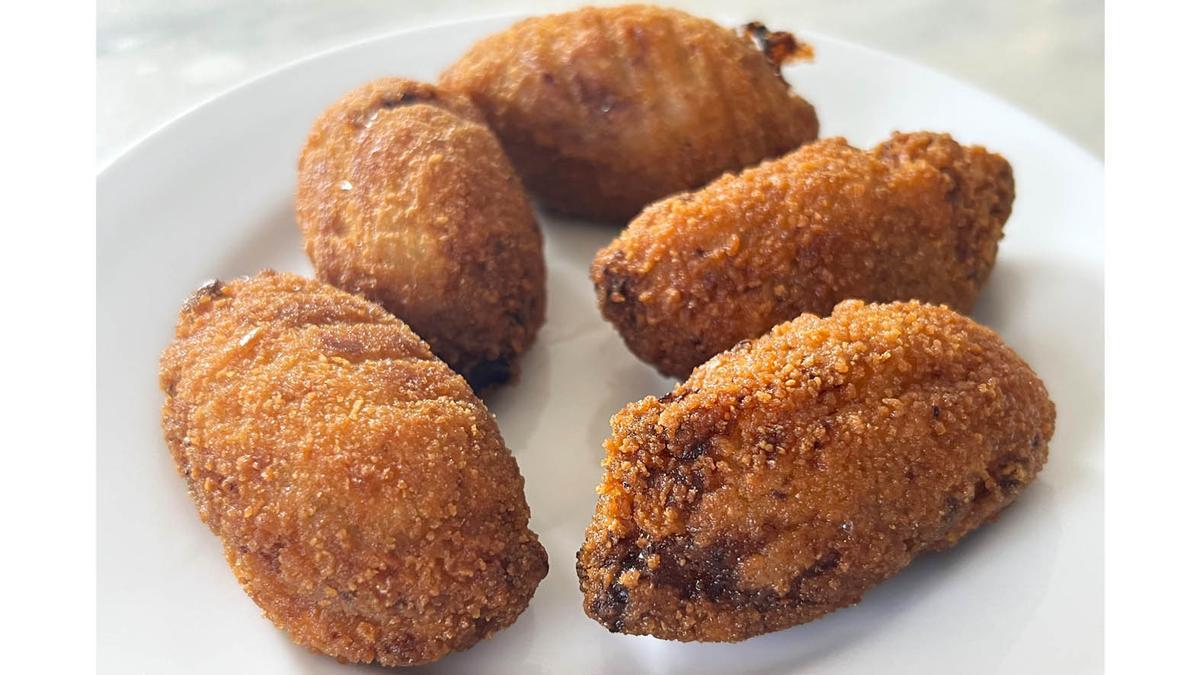 Croquetas del Bar Jordi, el único del barrio. 