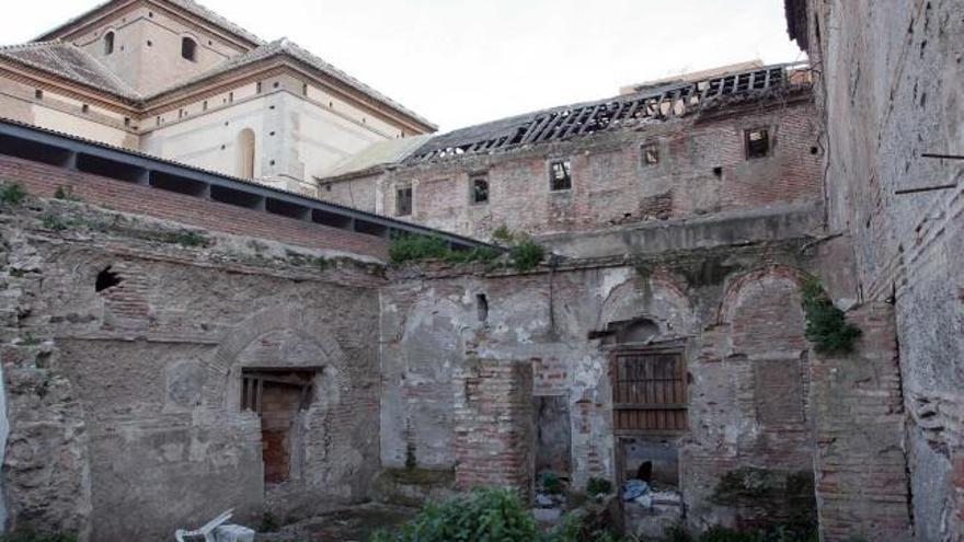 El uso museístico puede ser la solución para salvar el maltrecho convento del Carmen.