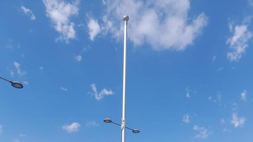 Arrancan por segunda vez la bandera LGTBIQ+ instalada en el Jardín Chino de Murcia