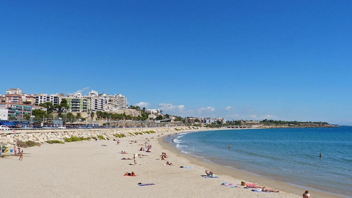 Adiós al sol y al viento: el pack estrella de Decathlon que convierte tus días de playa en puro confort