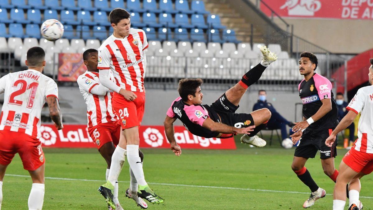 Abdón Prats trifft per Fallrückzieher zum 1:0-Endstand.