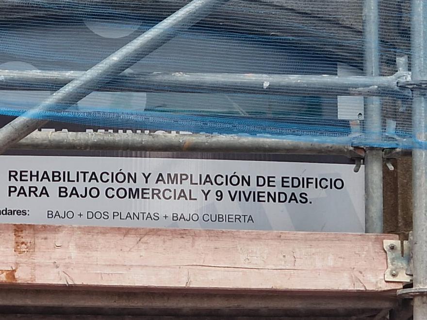 El cartel de la licencia.