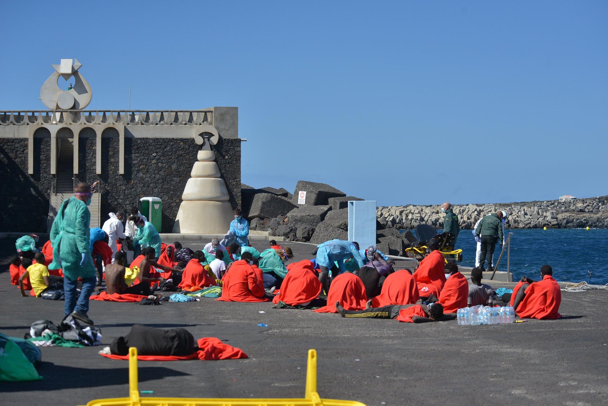 Llega un cayuco con 58 migrantes a La Restinga