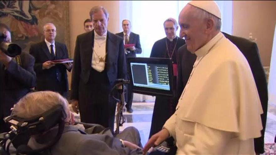 El Papa Francisco recibe a Stephen Hawking en el Vaticano