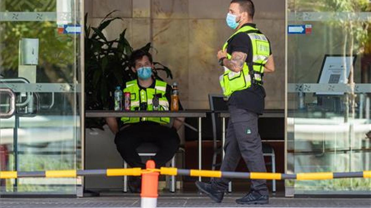 Vigilancia en el hotel de Perth donde se detectó el contagio