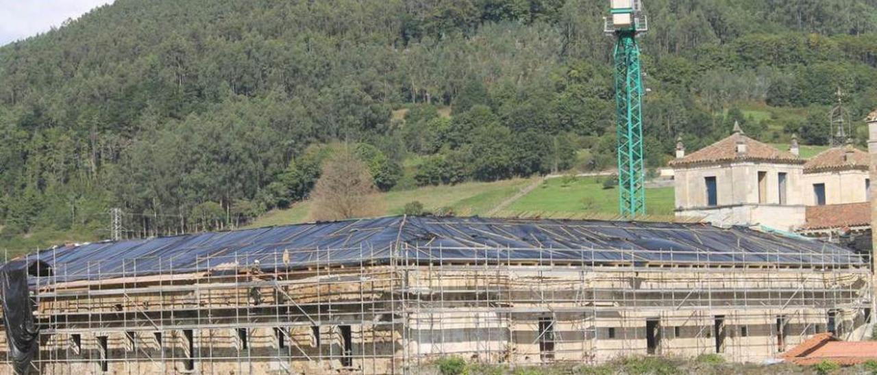 Obras en la cubierta del monasterio de Cornellana.