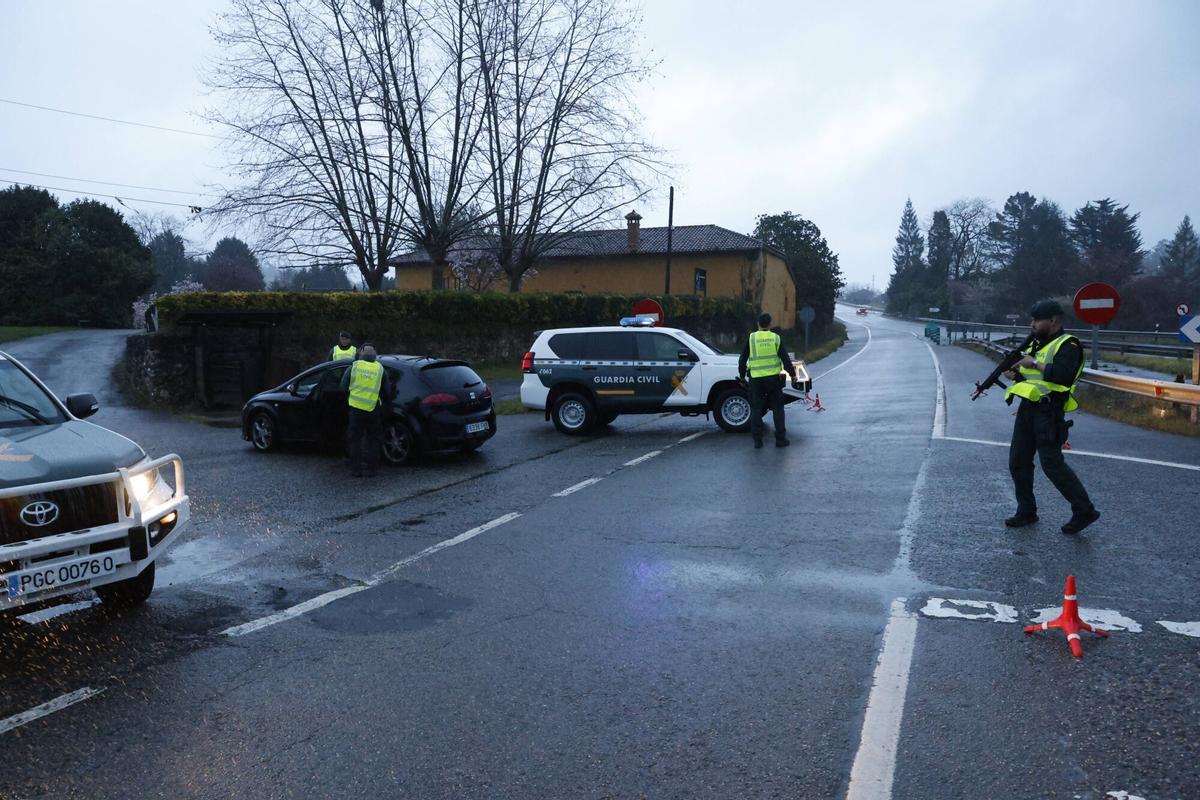 Controles de la Guardia Civil en la zona de Siero