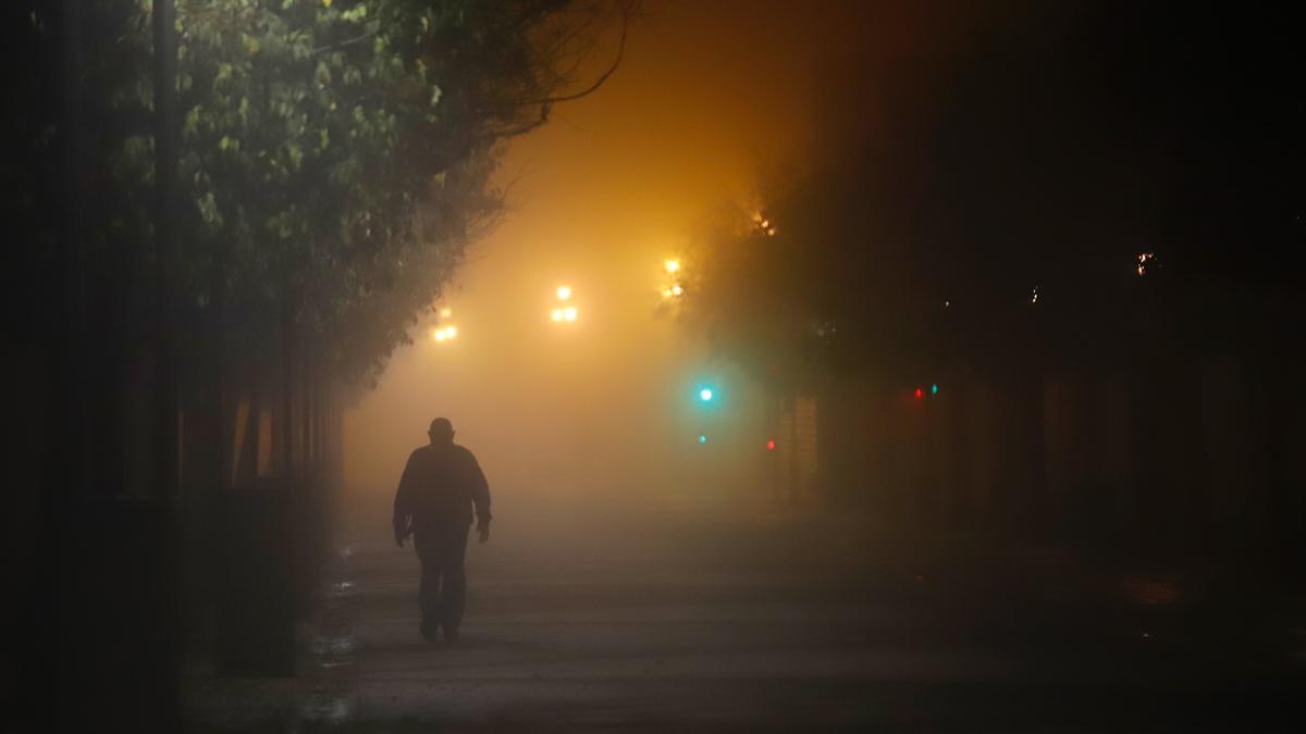 Córdoba amanece bajo una intensa niebla