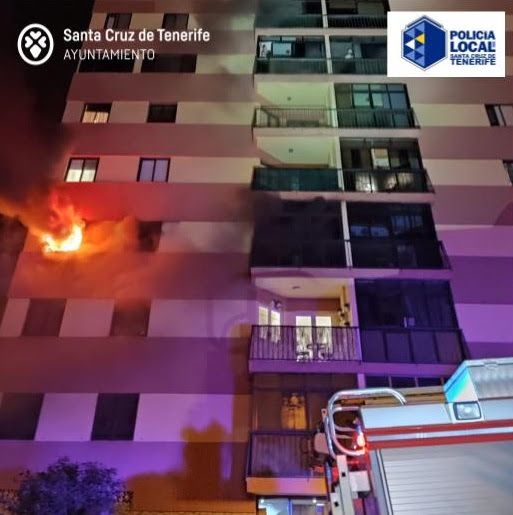 Incendio en un edificio de 7 plantas en Santa Cruz de Tenerife