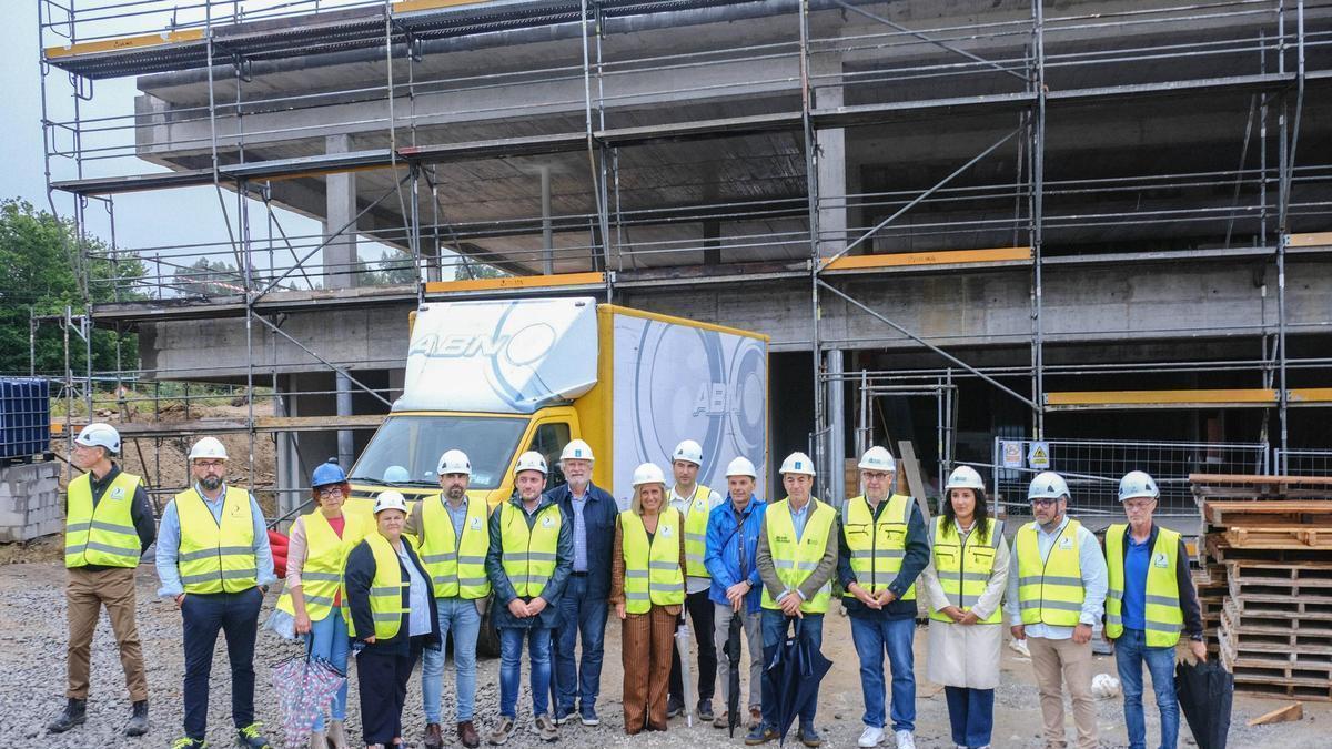 El conselleiro de Educación, Román Rodríguez, visita las obras del nuevo CEIP de O Milladoiro