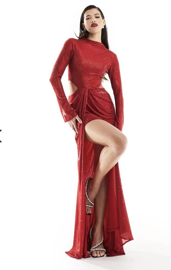 Vestido largo rojo con cuello alto, detalle de abertura y diseño de strass termosellado de ASOS DESIGN